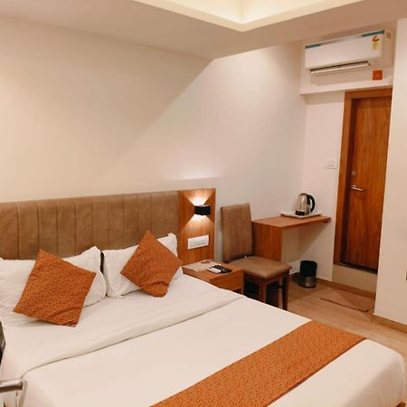 Hotel Black Burn 뭄바이 외부 사진