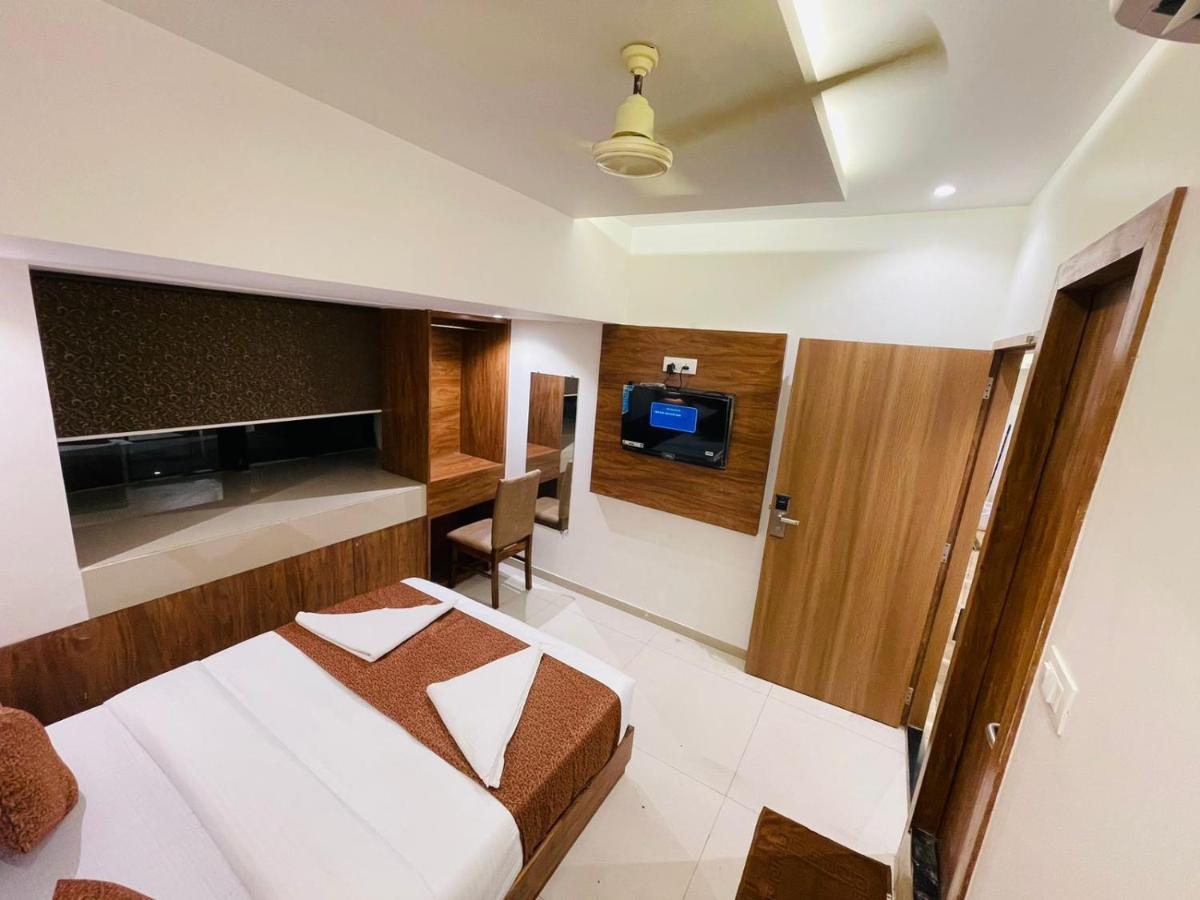 Hotel Black Burn 뭄바이 외부 사진