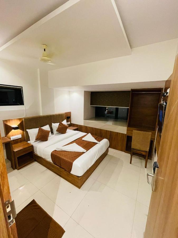 Hotel Black Burn 뭄바이 외부 사진