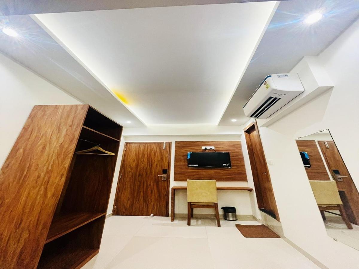 Hotel Black Burn 뭄바이 외부 사진