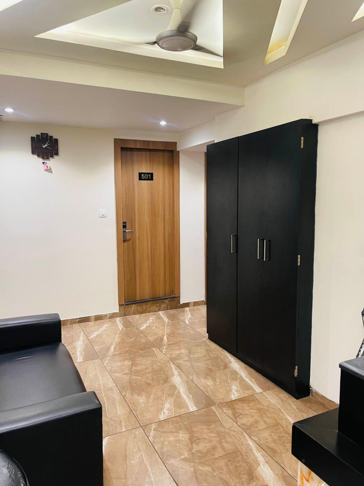 Hotel Black Burn 뭄바이 외부 사진