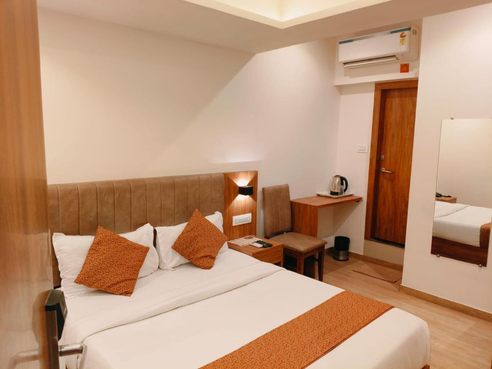 Hotel Black Burn 뭄바이 외부 사진