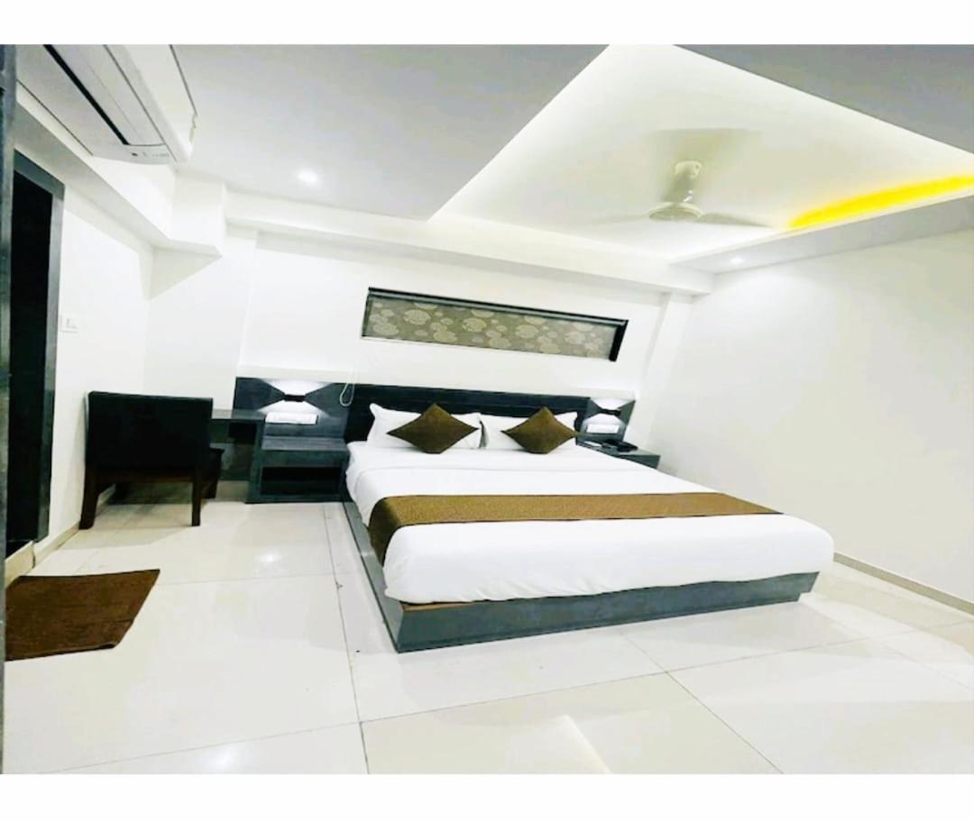 Hotel Black Burn 뭄바이 외부 사진